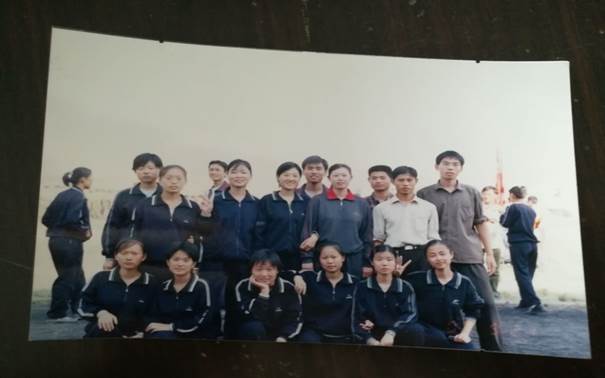 说明: C:\Users\Administrator\Desktop\校友会工作\校友会工作\bv伟德源自英国始于1946历届校友照片\毕业照\9F9A4A6C02D8AF04964884E735DF0F0B.jpg