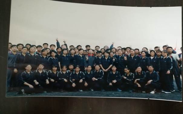 说明: C:\Users\Administrator\Desktop\校友会工作\校友会工作\bv伟德源自英国始于1946历届校友照片\毕业照\D8BC7A6FE42B2DE3F0EF4BB096738969.jpg