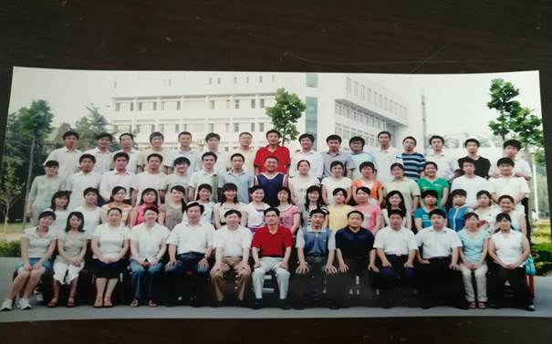 说明: C:\Users\Administrator\Desktop\校友会工作\校友会工作\bv伟德源自英国始于1946历届校友照片\毕业照\27EA2F49B2FBAB700B7DCD6831187911.jpg