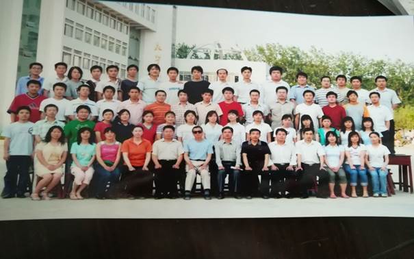 说明: C:\Users\Administrator\Desktop\校友会工作\校友会工作\bv伟德源自英国始于1946历届校友照片\毕业照\E5114E7A7EFAF368C6A4C4AE8ACAD529.jpg