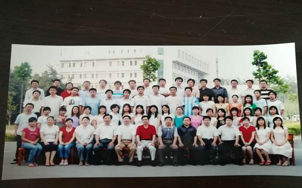 说明: C:\Users\Administrator\Desktop\校友会工作\校友会工作\bv伟德源自英国始于1946历届校友照片\毕业照\56A25ECE083AB88ADA2B173FEA7AF35F.jpg