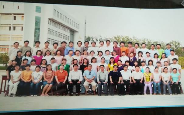 说明: C:\Users\Administrator\Desktop\校友会工作\校友会工作\bv伟德源自英国始于1946历届校友照片\毕业照\535741248AEADE9C171555924DF376A6.jpg